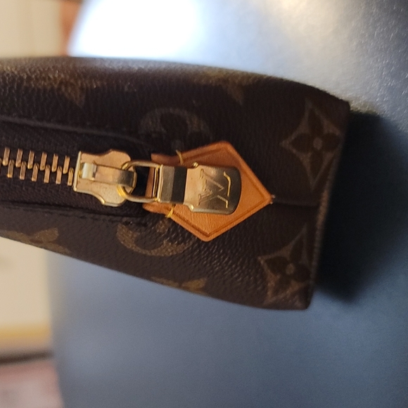Louis Vuitton Monogram Cosmetic Pouch GM - Picture 5 of 11